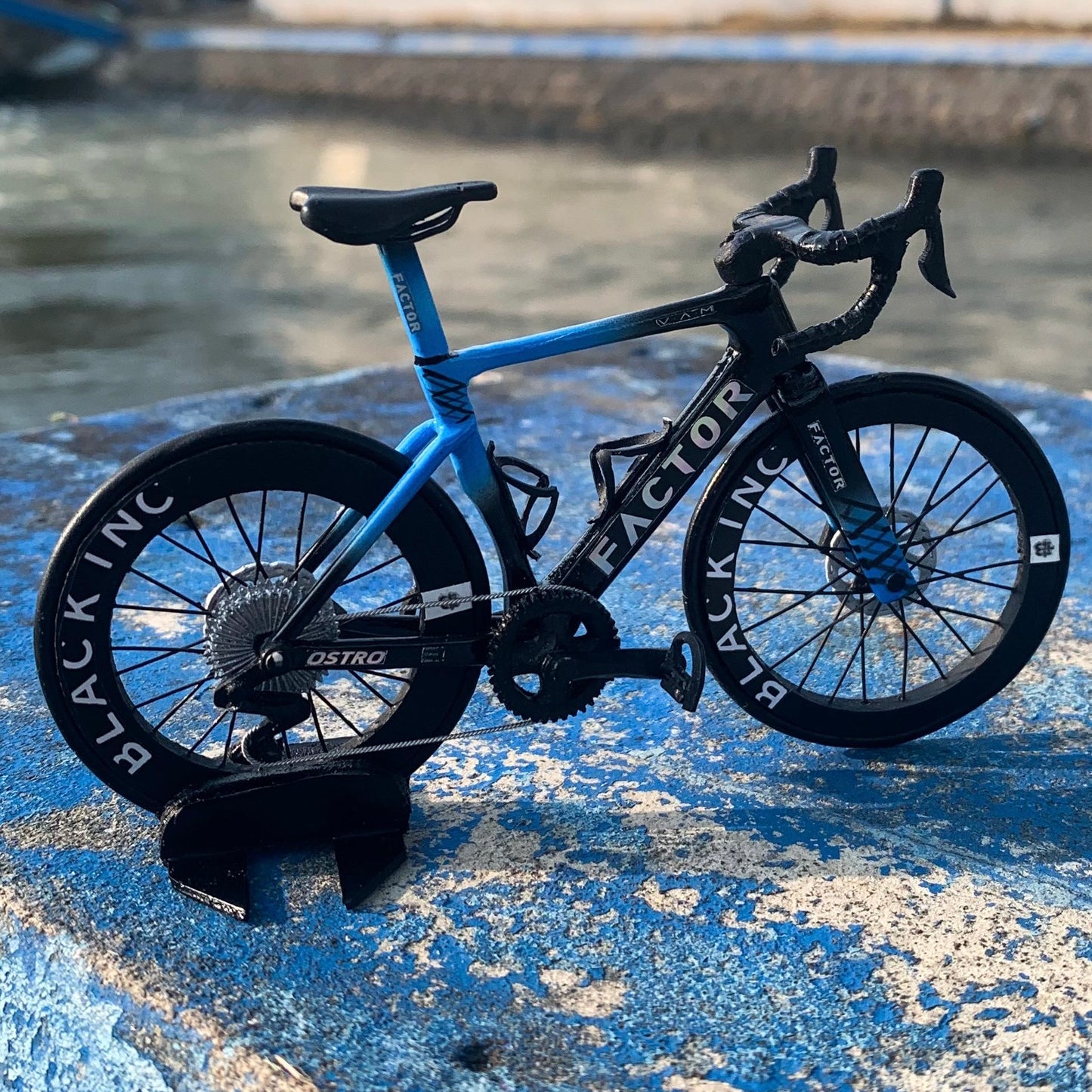FACTOR OSTRO VAM - Handmade Miniature Bicycle