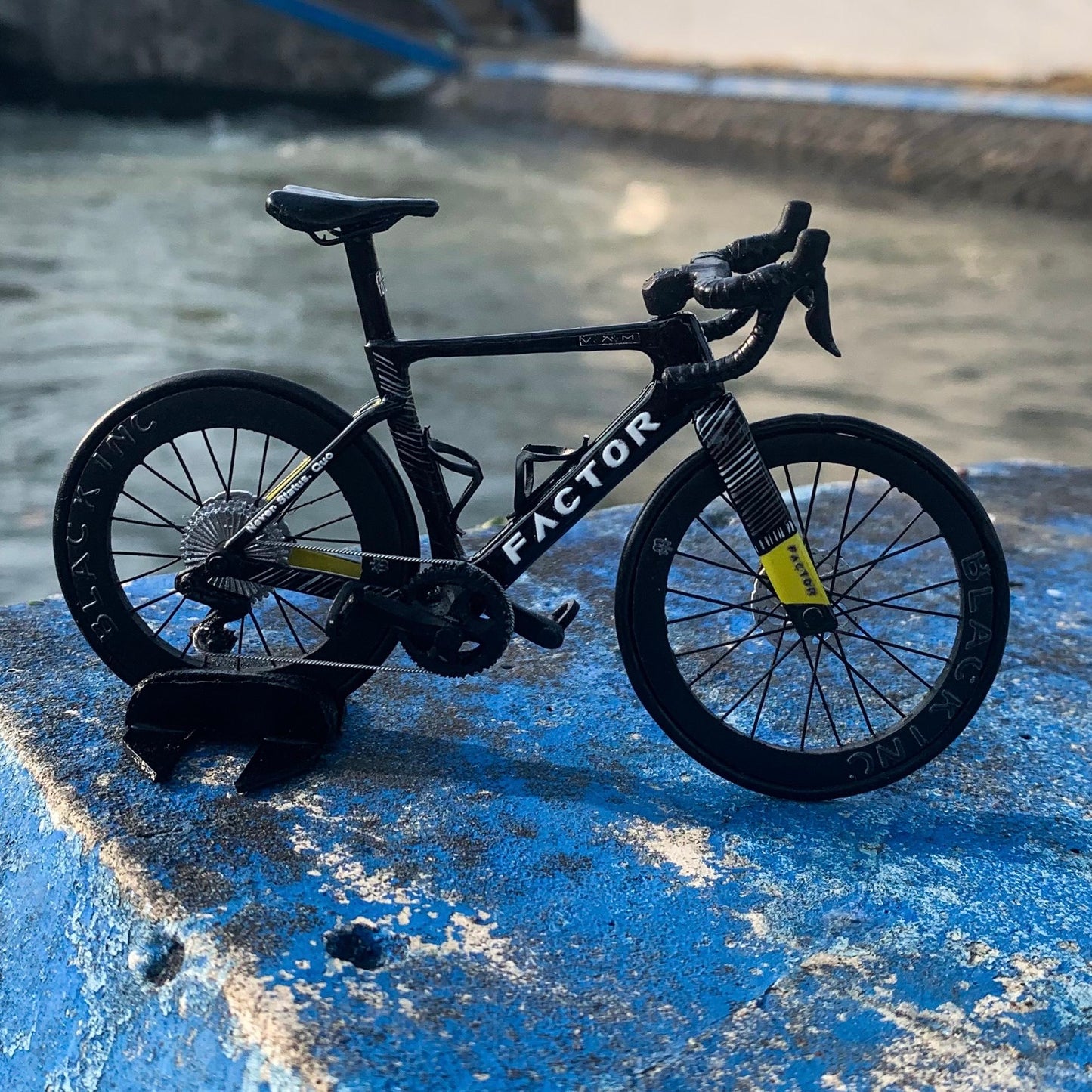 FACTOR OSTRO VAM - Handmade Miniature Bicycle