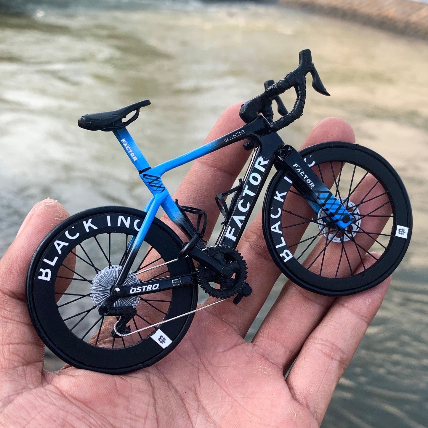 FACTOR OSTRO VAM - Handmade Miniature Bicycle