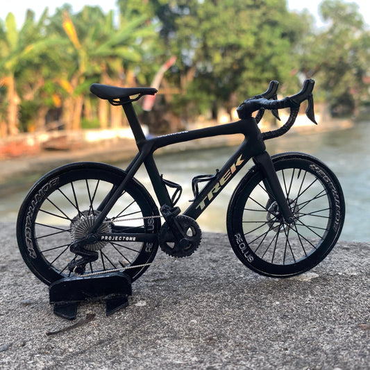 TREK DOMANE SLR 6 - Handmade Miniature Bicycle