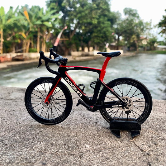 PINARELLO DOGMA - Handmade Miniature Bicycle